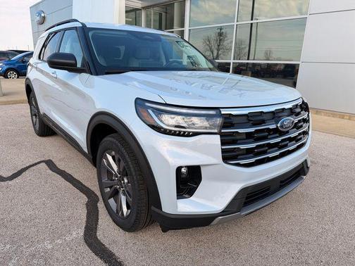 Space White Metallic 2026 Ford Explorer Active