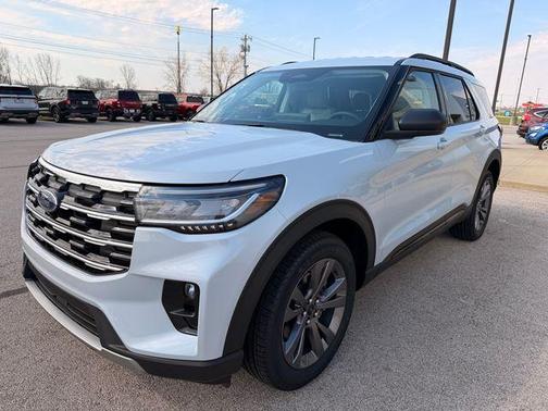 Space White Metallic 2026 Ford Explorer Active