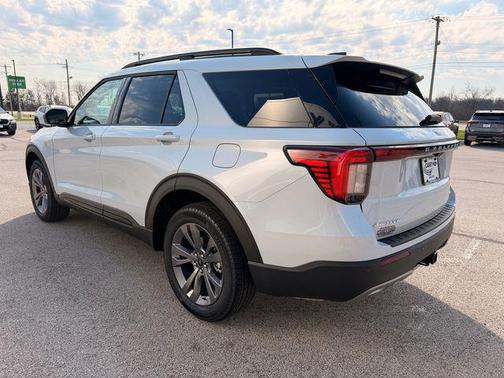 Space White Metallic 2026 Ford Explorer Active