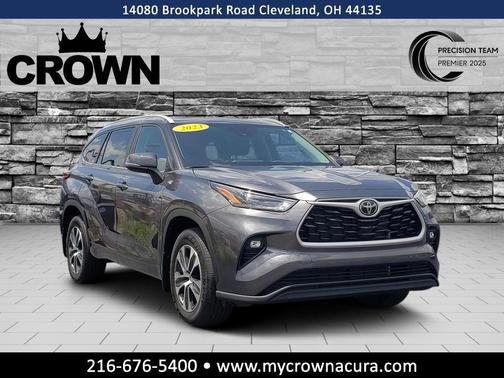 Magnetic Gray Metallic 2023 Toyota Highlander XLE