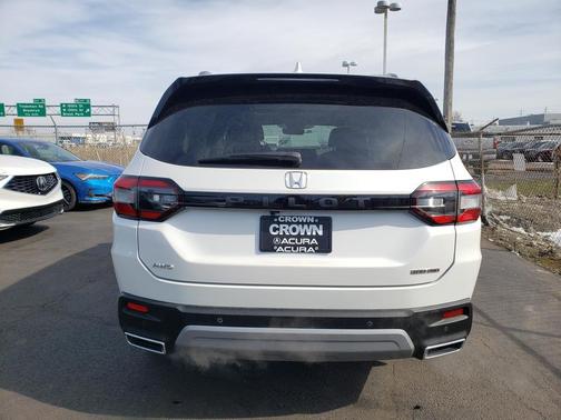 2023 Honda Pilot Touring 8-Passenger