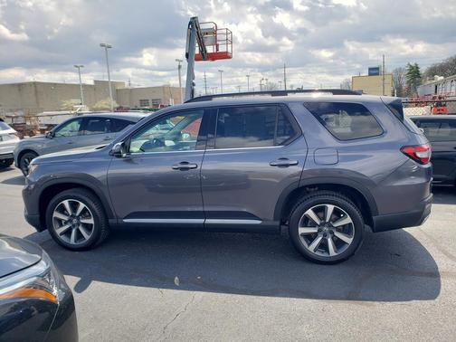Modern Steel Metallic 2023 Honda Pilot AWD Elite