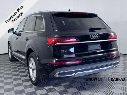 2024 Audi Q7 45 Premium Plus