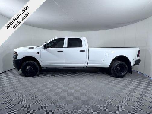 2025 RAM 3500 Tradesman Crew Cab 4x4 8' Box