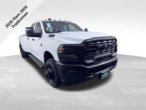 2025 RAM 3500 Tradesman Crew Cab 4x4 8' Box