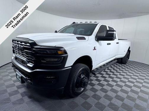 2025 RAM 3500 Tradesman Crew Cab 4x4 8' Box
