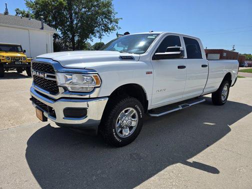 2022 RAM 3500 Tradesman Crew Cab 4x4 8' Box