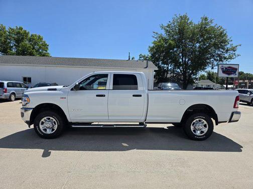 2022 RAM 3500 Tradesman Crew Cab 4x4 8' Box