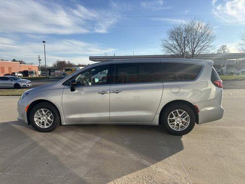 2026 Chrysler Voyager LX