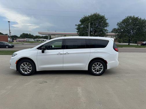 2025 Chrysler Pacifica L