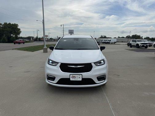 2025 Chrysler Pacifica L