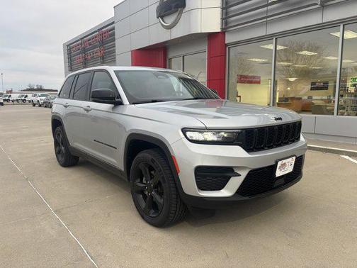 2022 Jeep Grand Cherokee Altitude