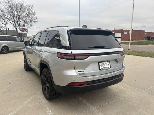 2022 Jeep Grand Cherokee Altitude