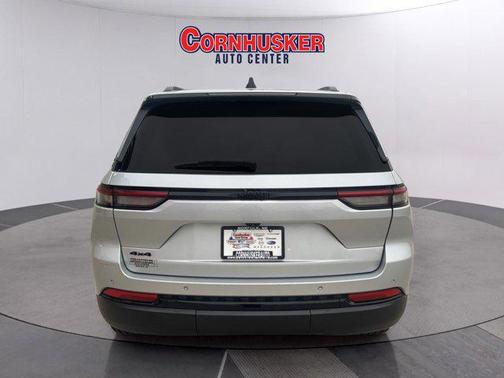 2022 Jeep Grand Cherokee Altitude