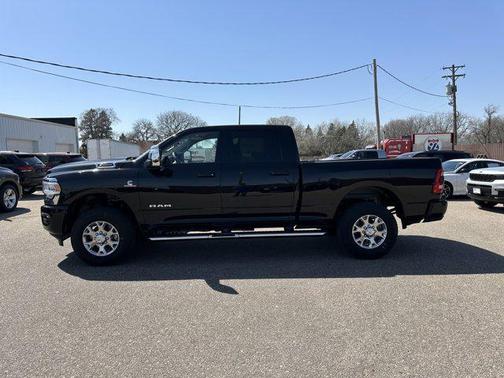 2024 RAM 3500 Laramie Crew Cab 4x4 6'4' Box