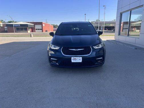 2025 Chrysler Pacifica Hybrid Select