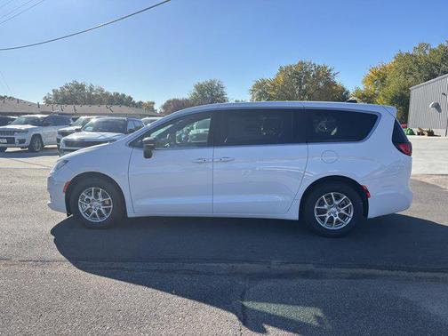 2026 Chrysler Voyager LX