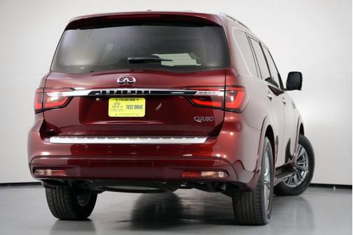 2022 INFINITI QX80 Luxe