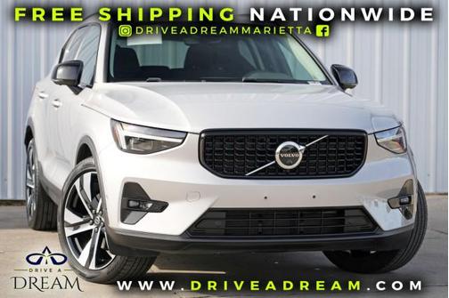 2023 Volvo XC40 B5 Ultimate Dark Theme