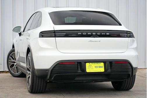 2025 Porsche Macan 4