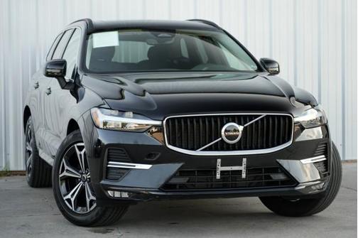2022 Volvo XC60 B5 Momentum