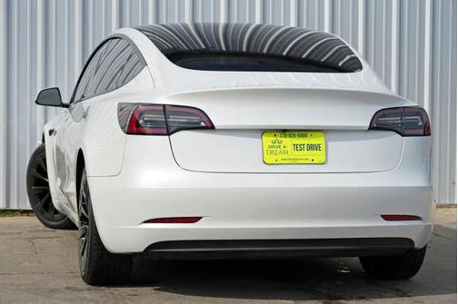 Pearl White Multi-Coat 2022 Tesla Model 3 Standard Range