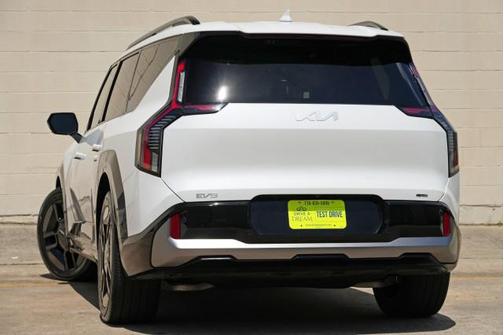 Snow White Pearl 2024 Kia EV9 GT-Line