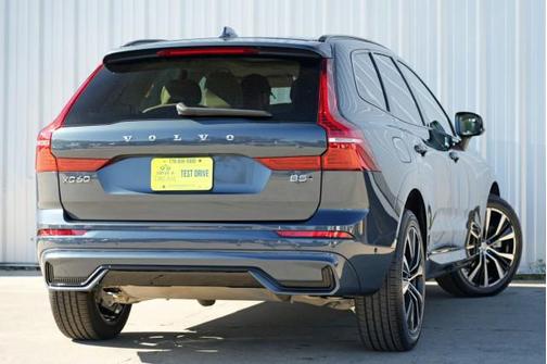 2023 Volvo XC60 Plus Dark Theme
