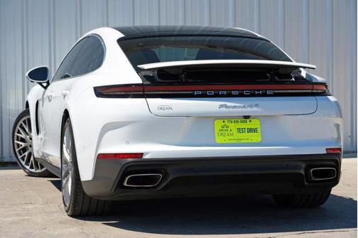 2024 Porsche Panamera 4