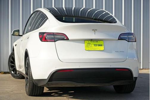 2022 Tesla Model Y Long Range Dual Motor All-Wheel Drive
