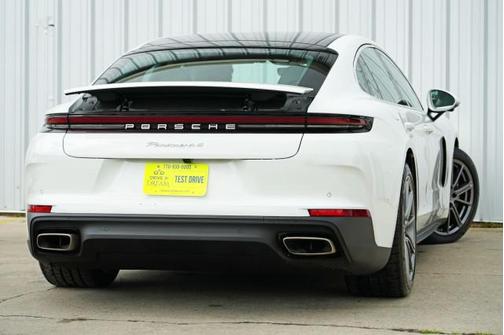 2025 Porsche Panamera 4