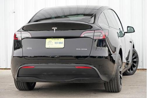 2022 Tesla Model Y Long Range Dual Motor All-Wheel Drive