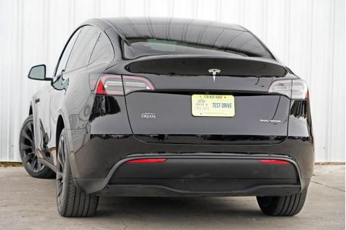 2022 Tesla Model Y Long Range Dual Motor All-Wheel Drive