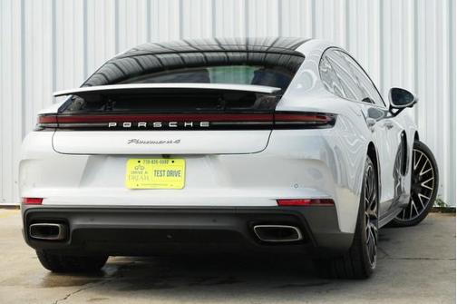 2025 Porsche Panamera 4
