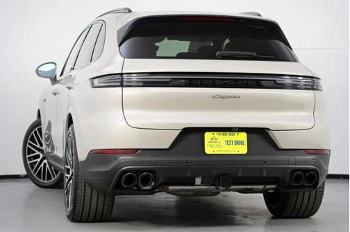 Cashmere Beige Metallic 2025 Porsche Cayenne Cayenne E-Hybrid