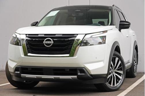 Everest White Pearl Tricoat/Super Black 2025 Nissan Pathfinder Platinum FWD