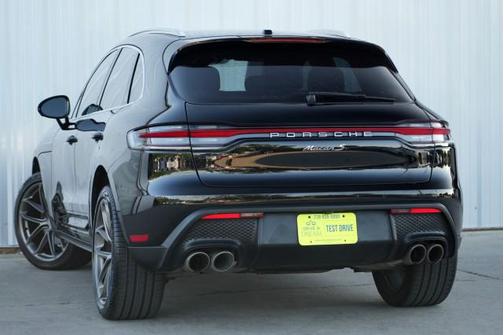 2022 Porsche Macan Base