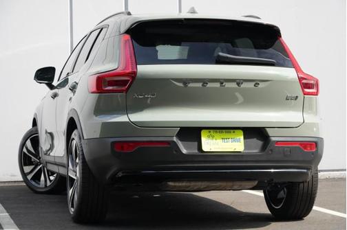 Sage Green Metallic 2024 Volvo XC40 B5 Ultimate Dark Theme