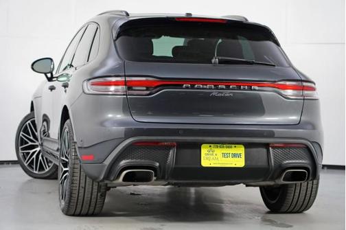 2023 Porsche Macan w/ Premium Plus Package
