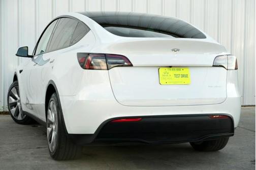 2022 Tesla Model Y Long Range Dual Motor All-Wheel Drive