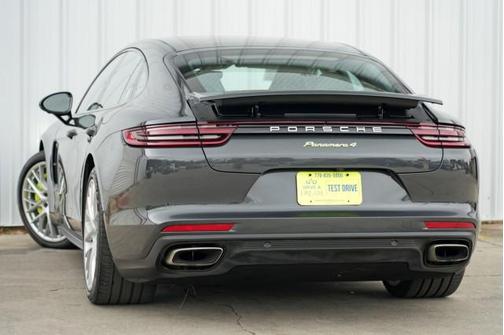 2018 Porsche Panamera 4