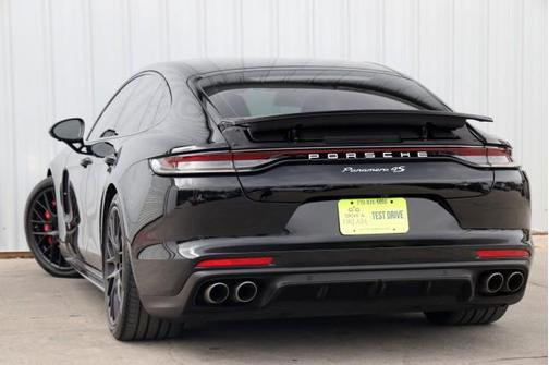 2022 Porsche Panamera 4S