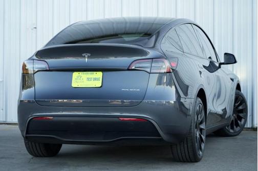 2022 Tesla Model Y Long Range Dual Motor All-Wheel Drive