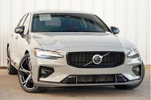 Vapour Grey Metallic 2024 Volvo S60 B5 Plus Dark Theme