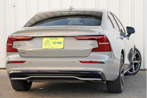 Vapour Grey Metallic 2024 Volvo S60 B5 Plus Dark Theme