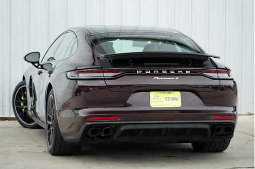 2023 Porsche Panamera 4