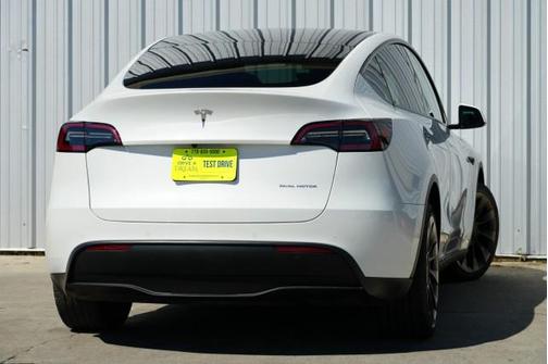 2022 Tesla Model Y Long Range Dual Motor All-Wheel Drive
