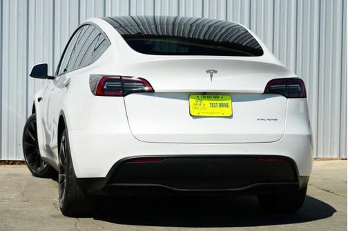 2022 Tesla Model Y Long Range Dual Motor All-Wheel Drive