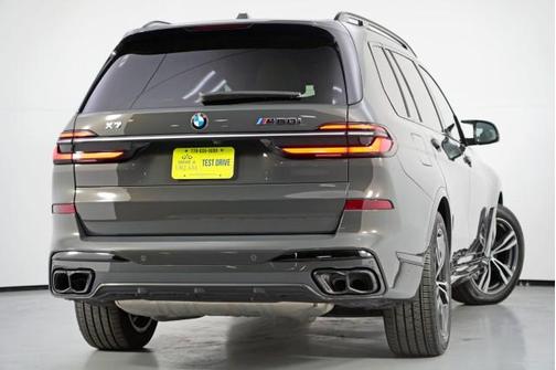 2023 BMW X7 M60i