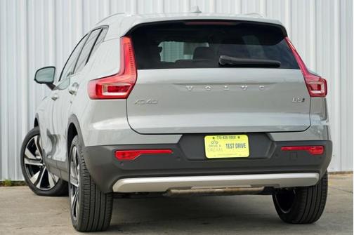 2024 Volvo XC40 B5 Ultimate Bright Theme